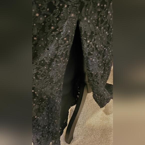 CONNECTED APP. Maxi Black Sleeveless, V Neck, Small Cape,Sparkle Details, Size 6 - Picture 7 of 9